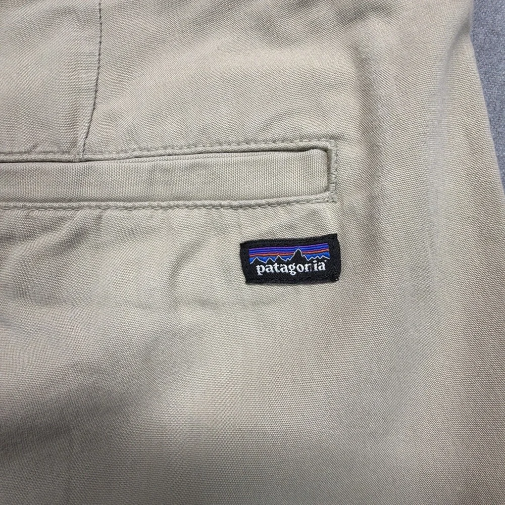 Patagonia Shorts Mens 34 Khaki Organic Cotton Chino Flat Front Casual Beige